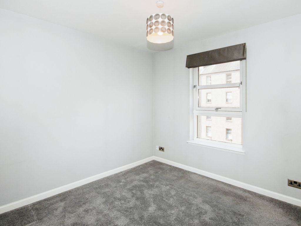 2 bed flat for sale in Crown Street, Aberdeen AB11, £140,000