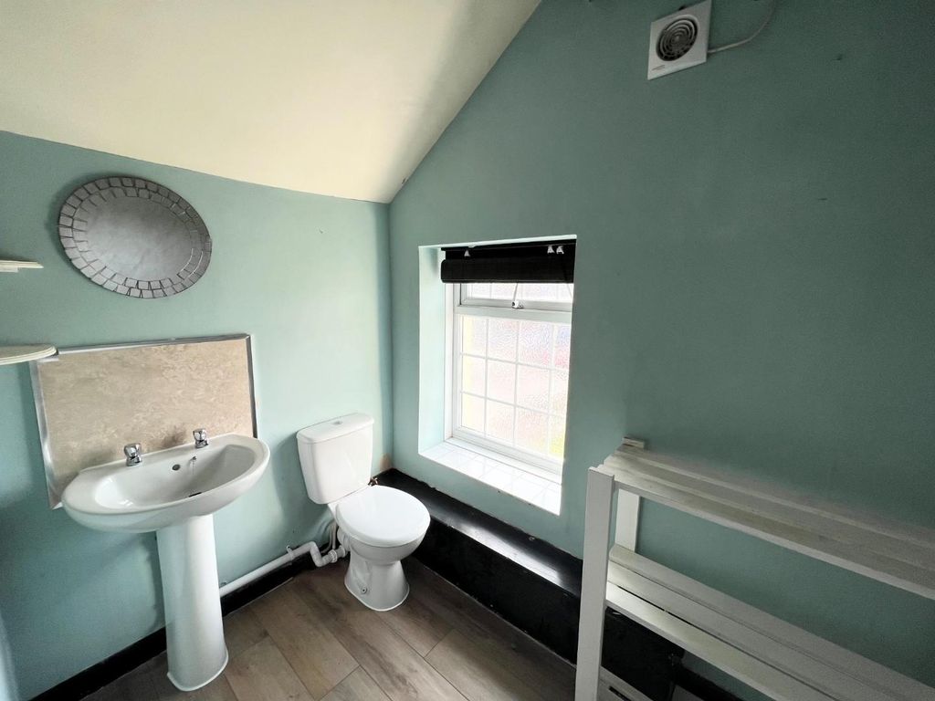 1 bed flat for sale in Wharf House, Bryans Lane, Rugeley WS15, £70,000
