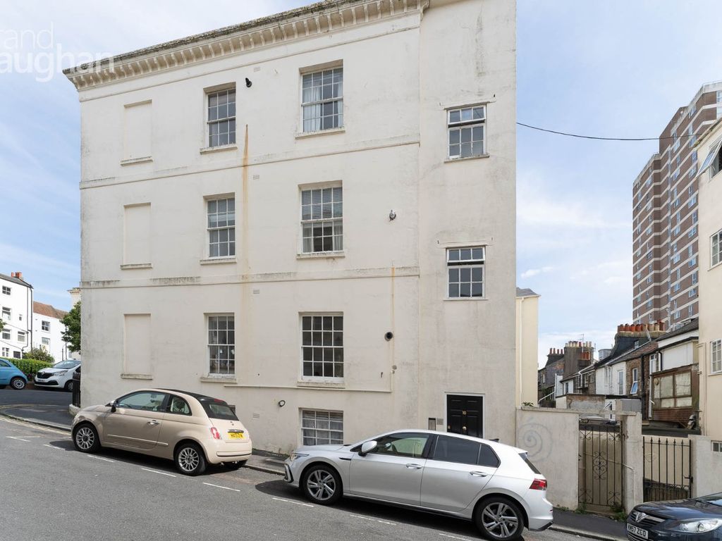 1 bed flat for sale in Clarence Square, Brighton BN1, £195,000
