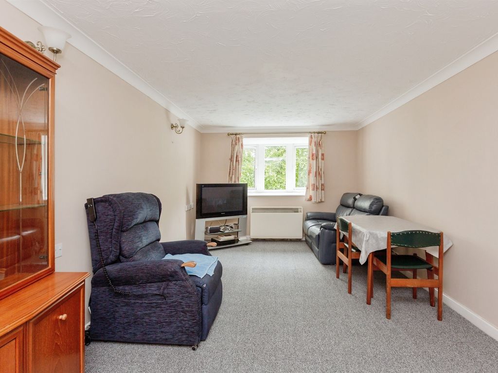 1 bed property for sale in Lawnsmead Gardens, Newport Pagnell MK16, £130,000