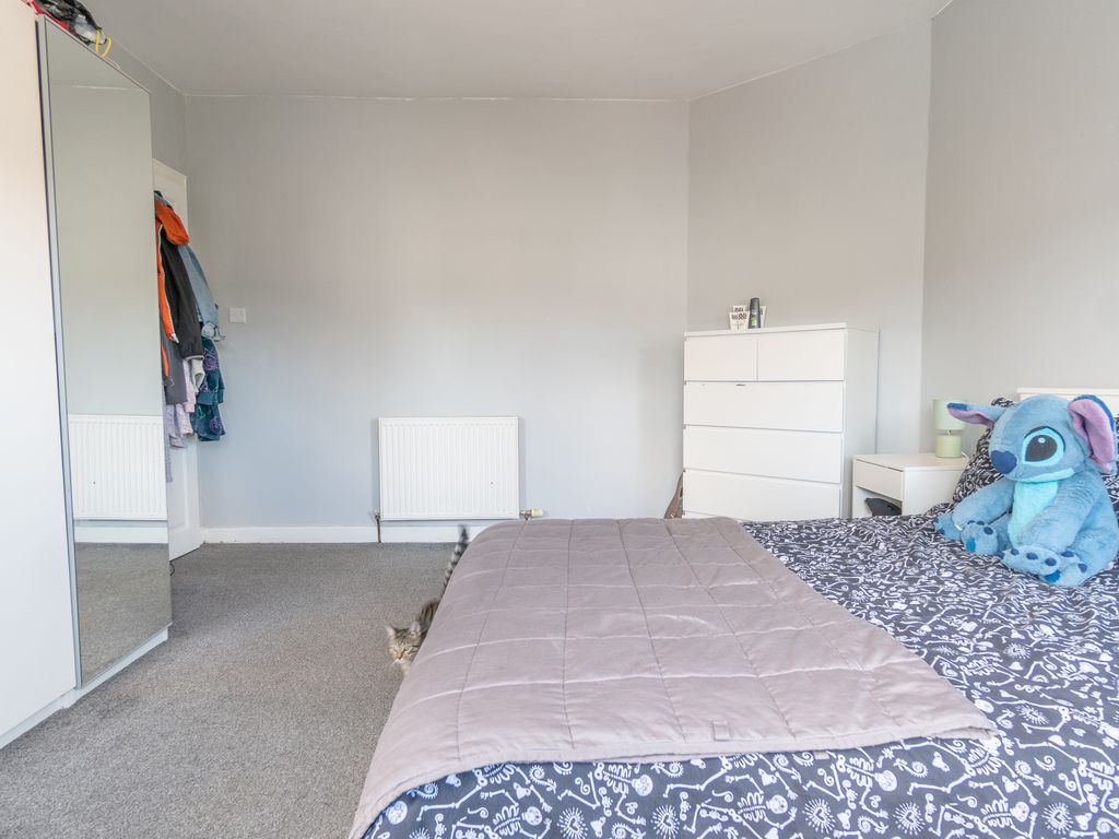 2 bed flat for sale in Fifth Avenue, Renfrew PA4, £105,000