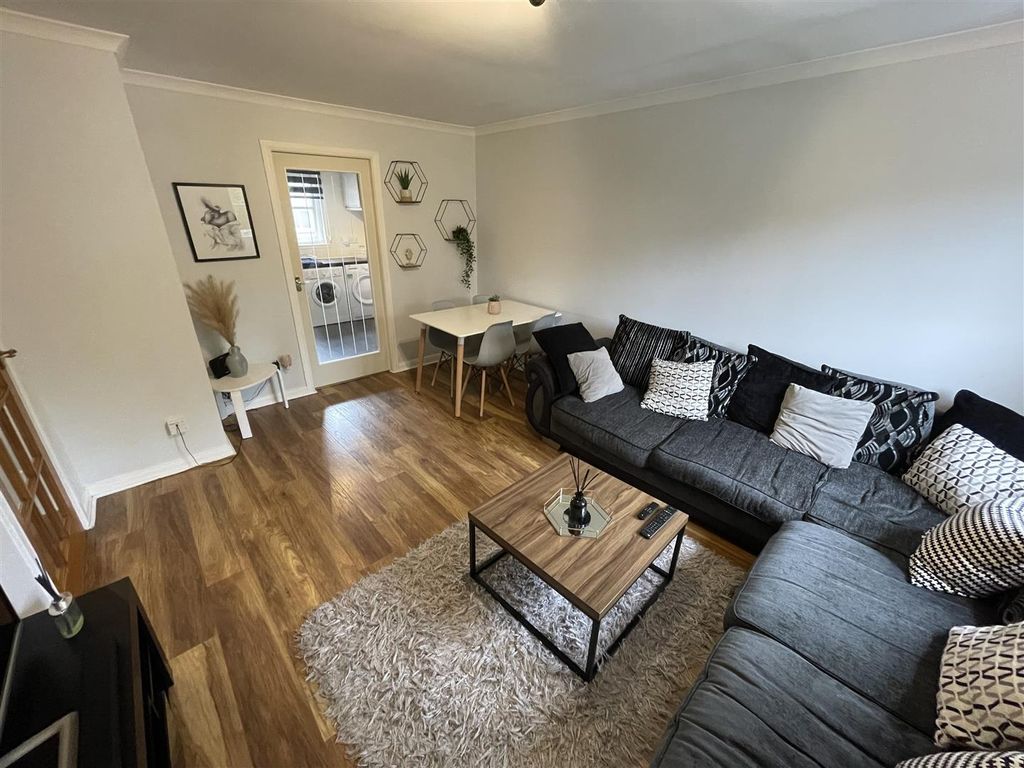 2 bed flat for sale in Burnside Court, Kilnheugh, Auchtermuchty, Cupar KY14, £105,000