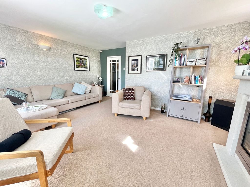2 bed flat for sale in Richard Road, Blundellsands L23, £200,000