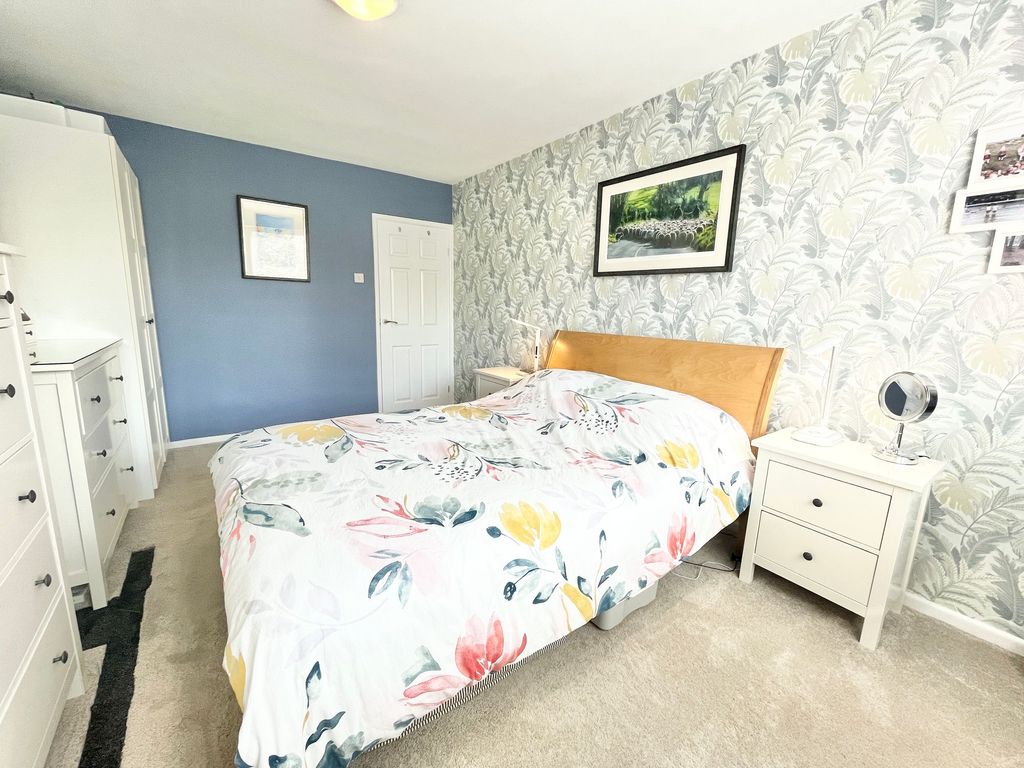 2 bed flat for sale in Richard Road, Blundellsands L23, £200,000