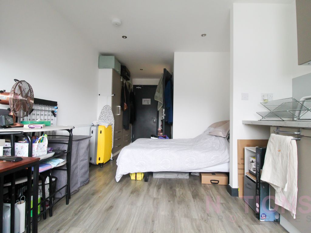 1 bed flat for sale in Dumfries Street, Luton LU1, £50,000