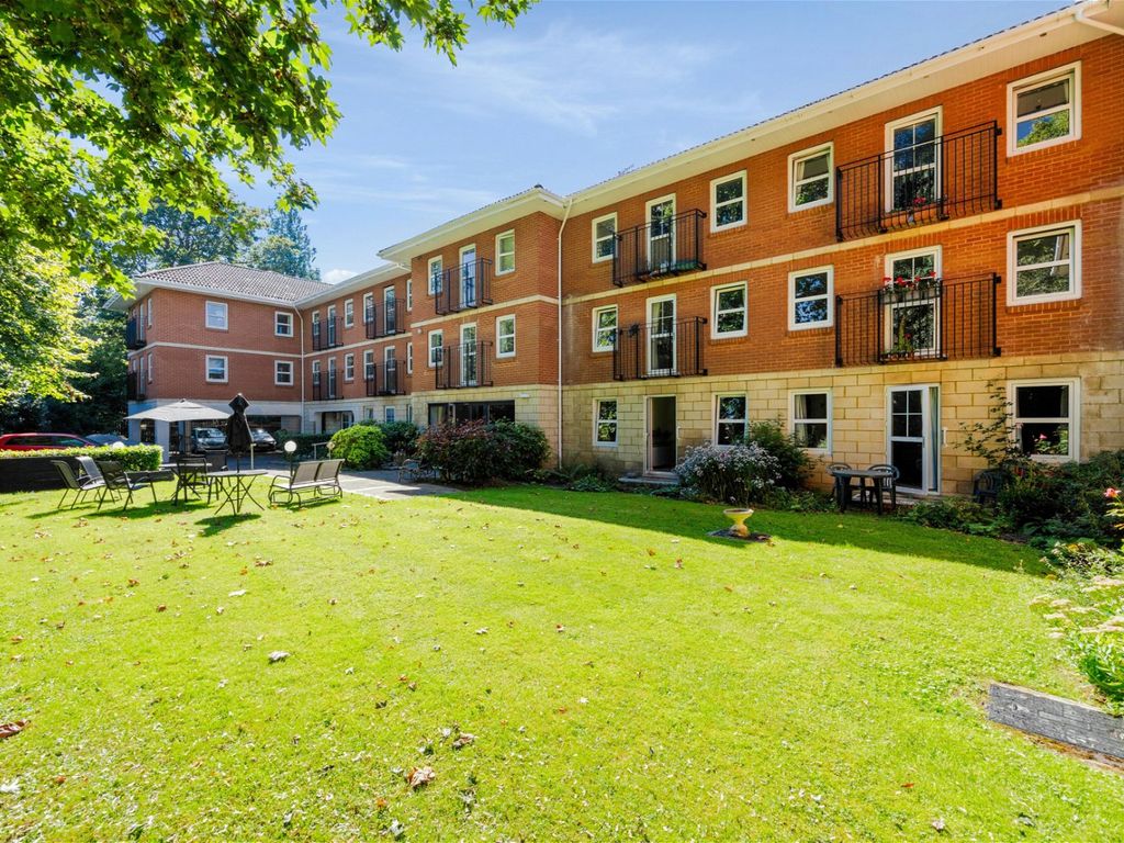 2 bed flat for sale in Churchfield Court, Bancroft Road, Reigate RH2, £155,000