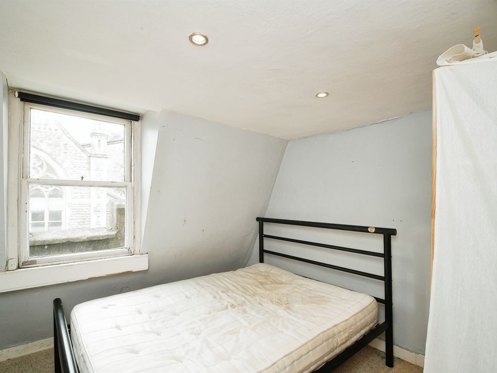 2 bed flat for sale in Bladud Buildings, Bath BA1, £245,000