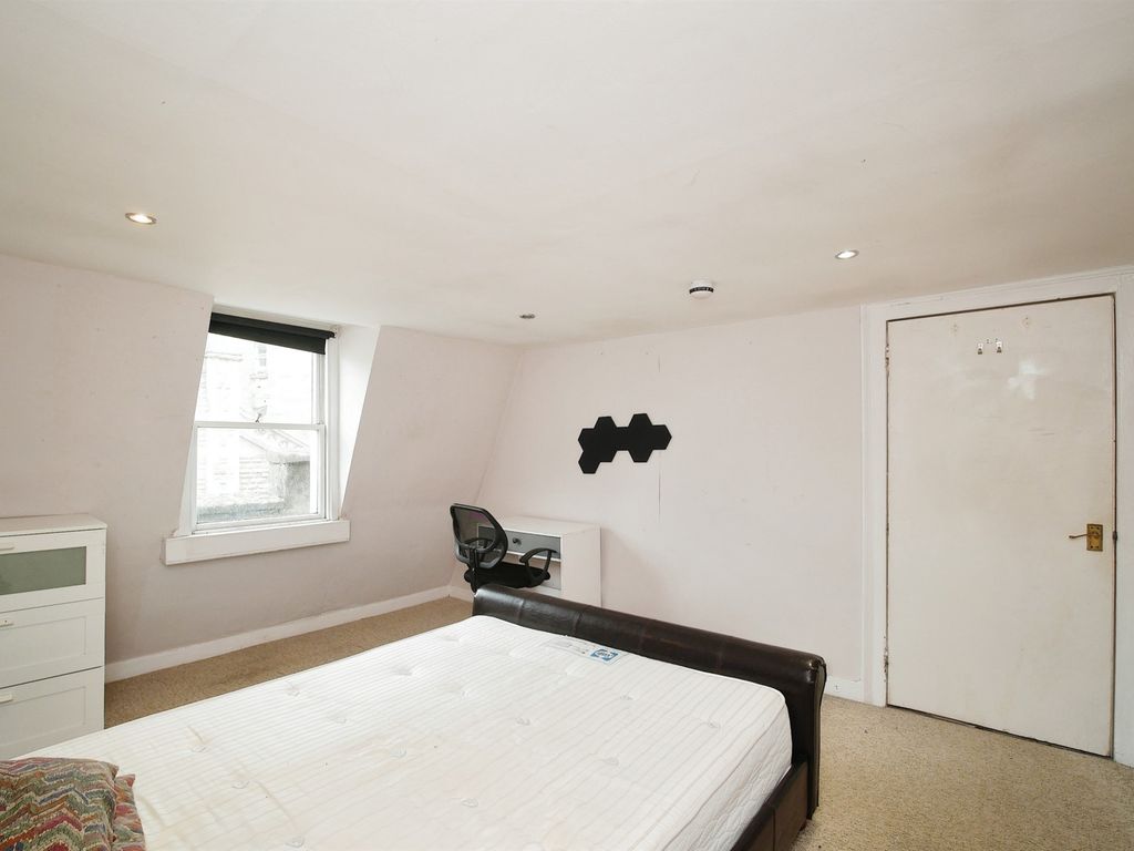 2 bed flat for sale in Bladud Buildings, Bath BA1, £245,000