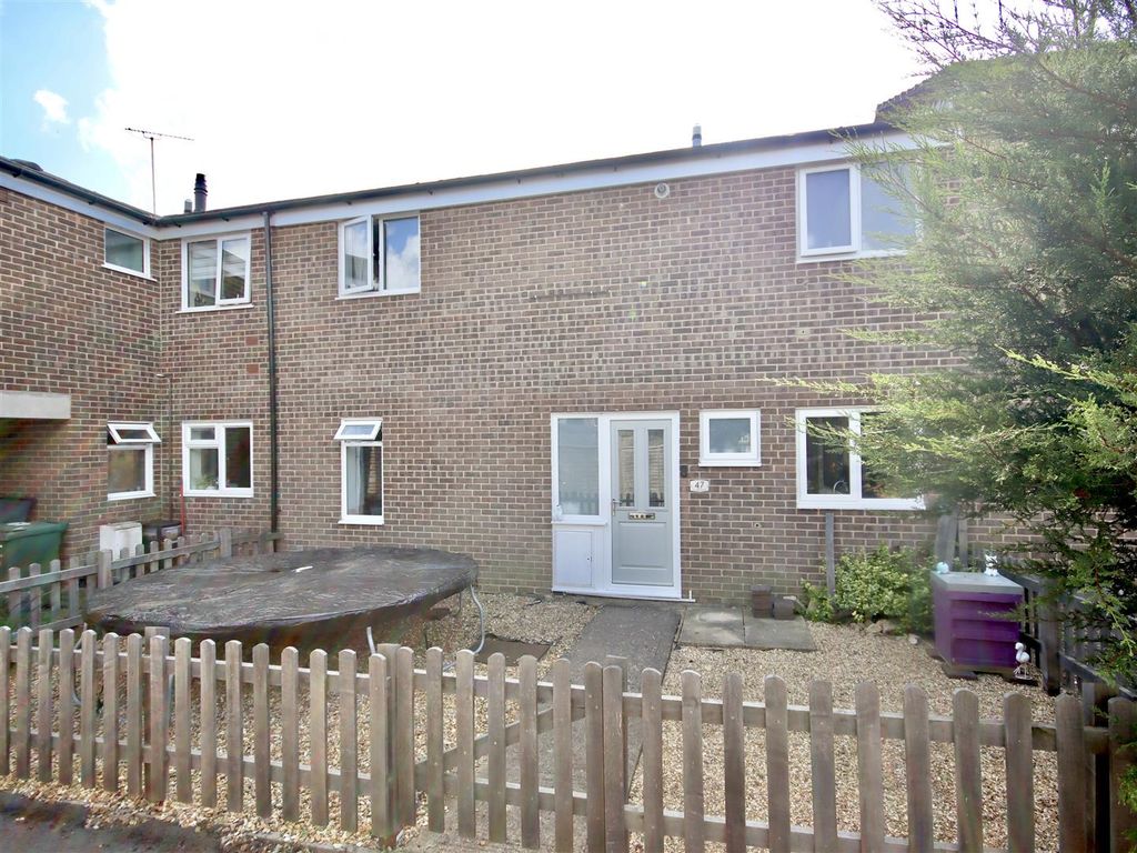 3 bed terraced house for sale in Southmead, Chippenham SN14, £259,950