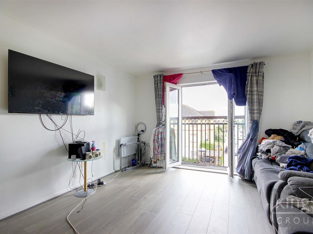 2 bed flat for sale in Tysoe Avenue, Enfield EN3, £259,500