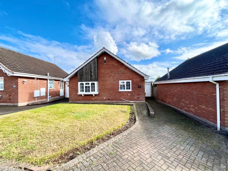 2 bed detached bungalow for sale in Fladbury Close, Netherton, Dudley. DY2, £260,000