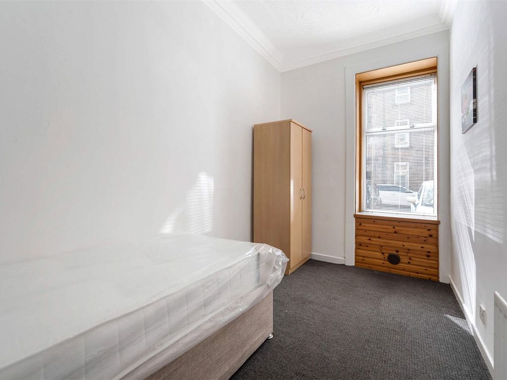 2 bed flat for sale in Bruce Street, Stirling, Stirlingshire FK8, £100,000
