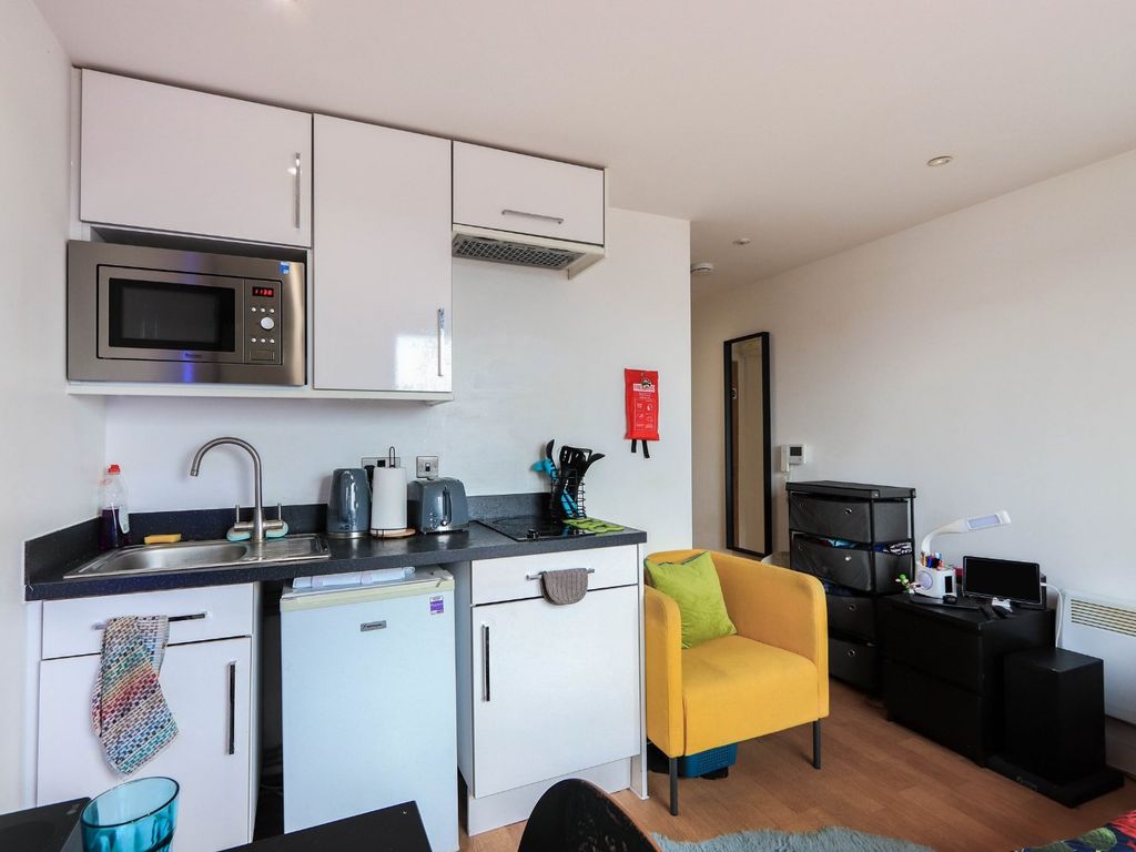 1 bed flat for sale in Furnace Hill, Sheffield, South Yorkshire S3, £36,000