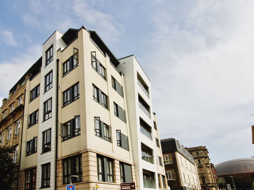 2 bed flat for sale in West Bute Street, Cardiff CF10, £180,000