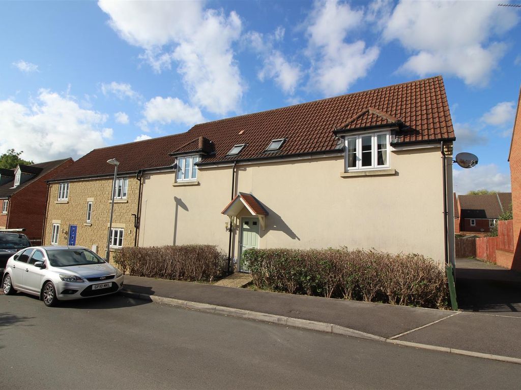 2 bed property for sale in Coppice Close, Chippenham SN15, £220,000