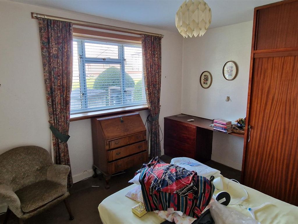 2 bed flat for sale in Mackenzie Drive, Kilbarchan, Johnstone PA10, £119,000