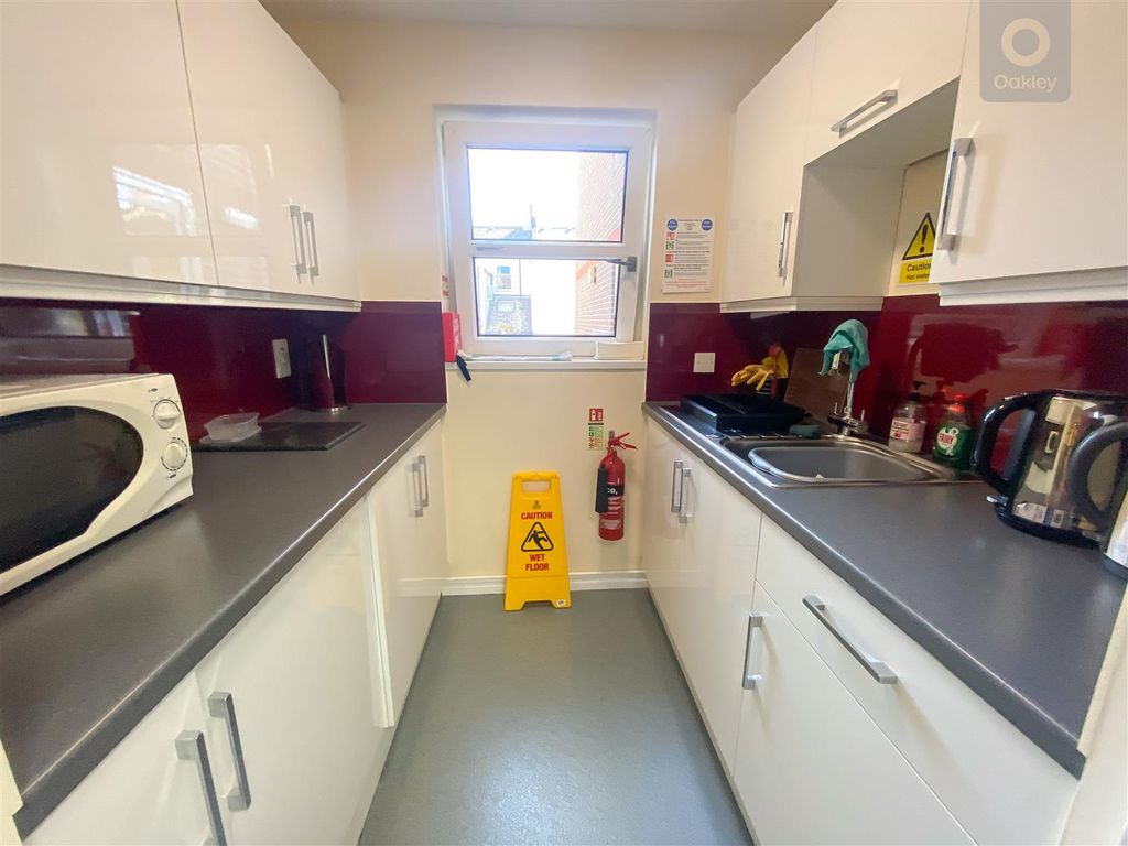 1 bed flat for sale in College Court, Eastern Road, Brighton BN2, £100,000