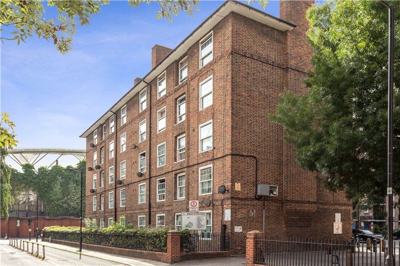 1 bed flat for sale in Grace House, London SE11, £325,000