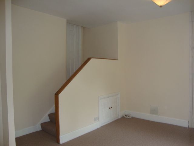 2 bed flat for sale in High Street, Newport NP18, £165,000