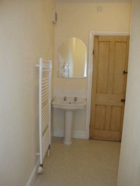 2 bed flat for sale in High Street, Newport NP18, £165,000