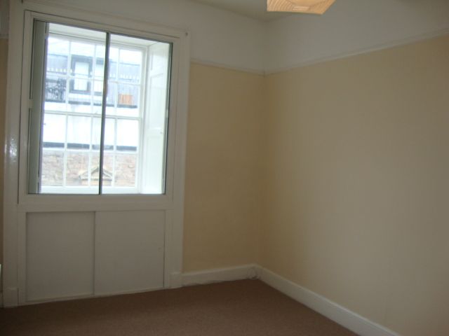 2 bed flat for sale in High Street, Newport NP18, £165,000