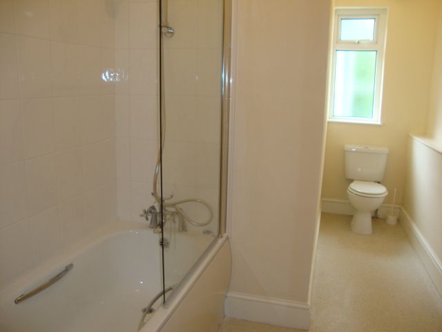 2 bed flat for sale in High Street, Newport NP18, £165,000