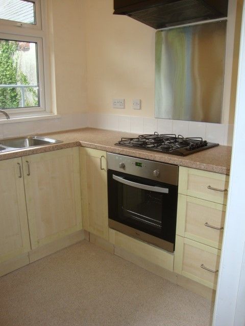 2 bed flat for sale in High Street, Newport NP18, £165,000