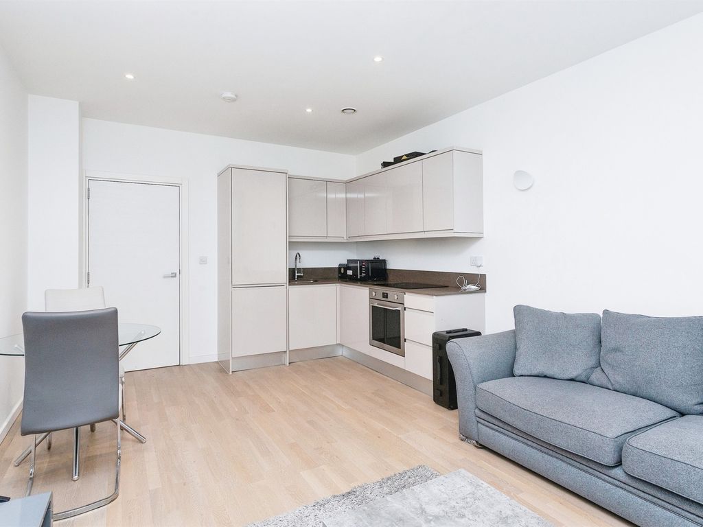 1 bed flat for sale in Silbury Boulevard, Milton Keynes MK9, £225,000