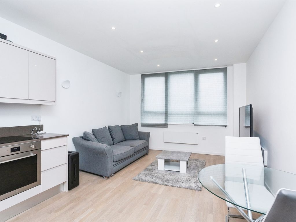 1 bed flat for sale in Silbury Boulevard, Milton Keynes MK9, £225,000