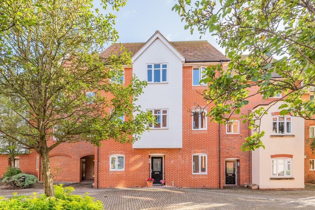 2 bed flat for sale in Abingdon, Oxfordshire OX14, £250,000