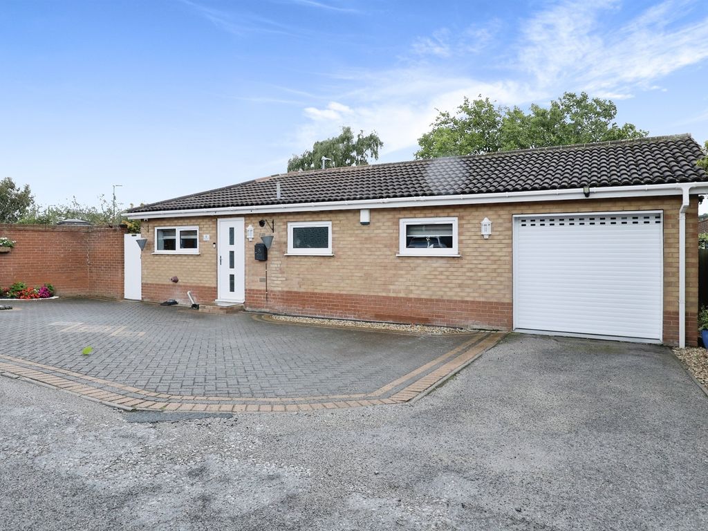 2 bed detached bungalow for sale in Muirfield, Worksop S81, £300,000