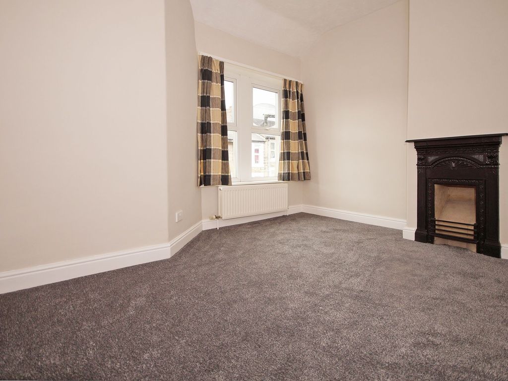 2 bed terraced house for sale in Regent Avenue, Harrogate HG1, £200,000