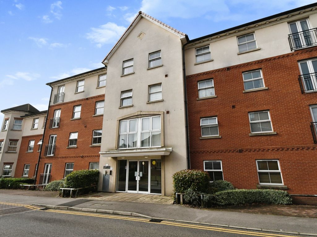 2 bed flat for sale in Olsen Rise, Lincoln, Lincolnshire LN2, £120,000