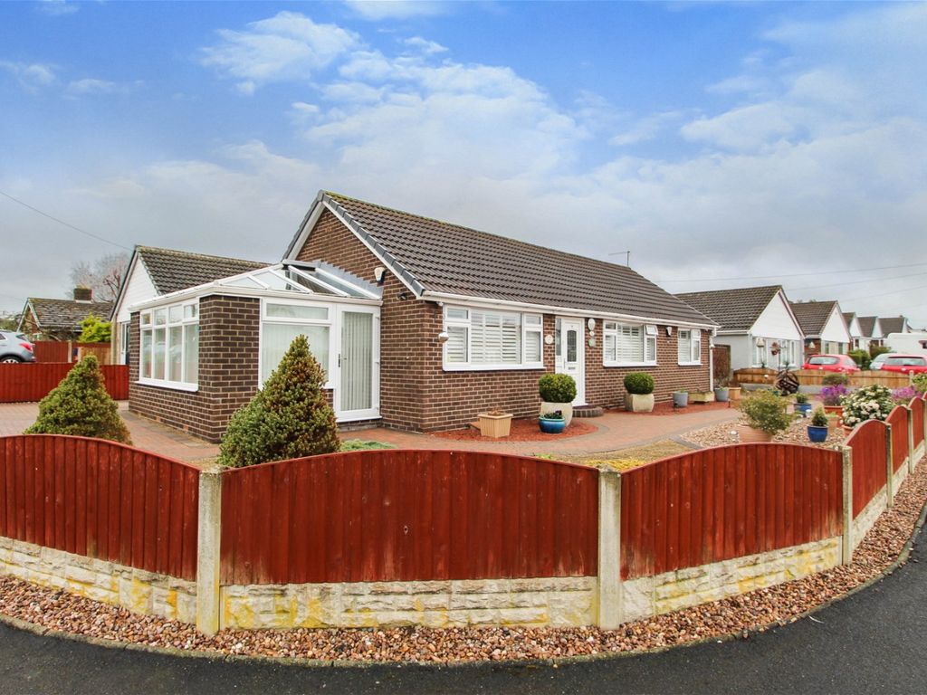 2 bed bungalow for sale in Orchard Way, Thorpe Willoughby YO8, £260,000