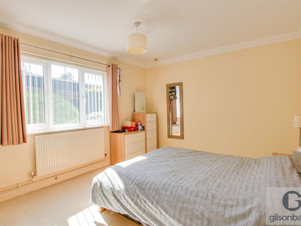 2 bed flat for sale in Plumstead Road East, Norwich NR7, £160,000