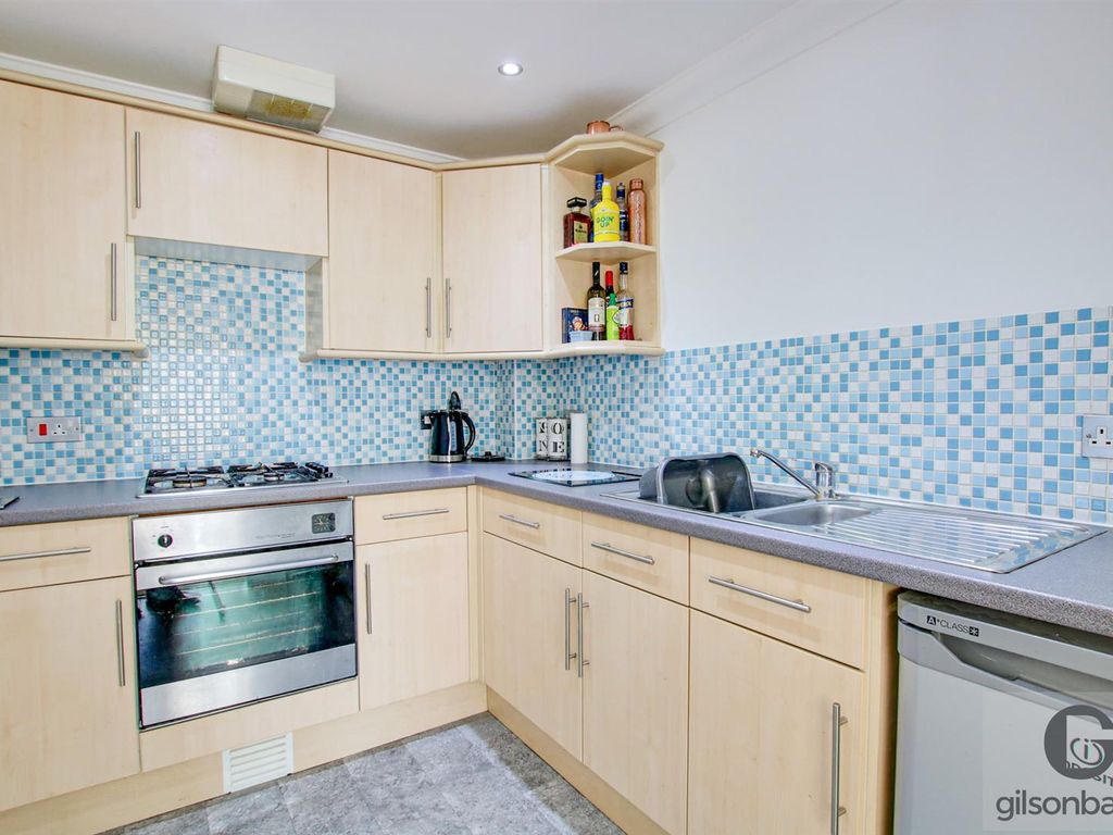 2 bed flat for sale in Plumstead Road East, Norwich NR7, £160,000