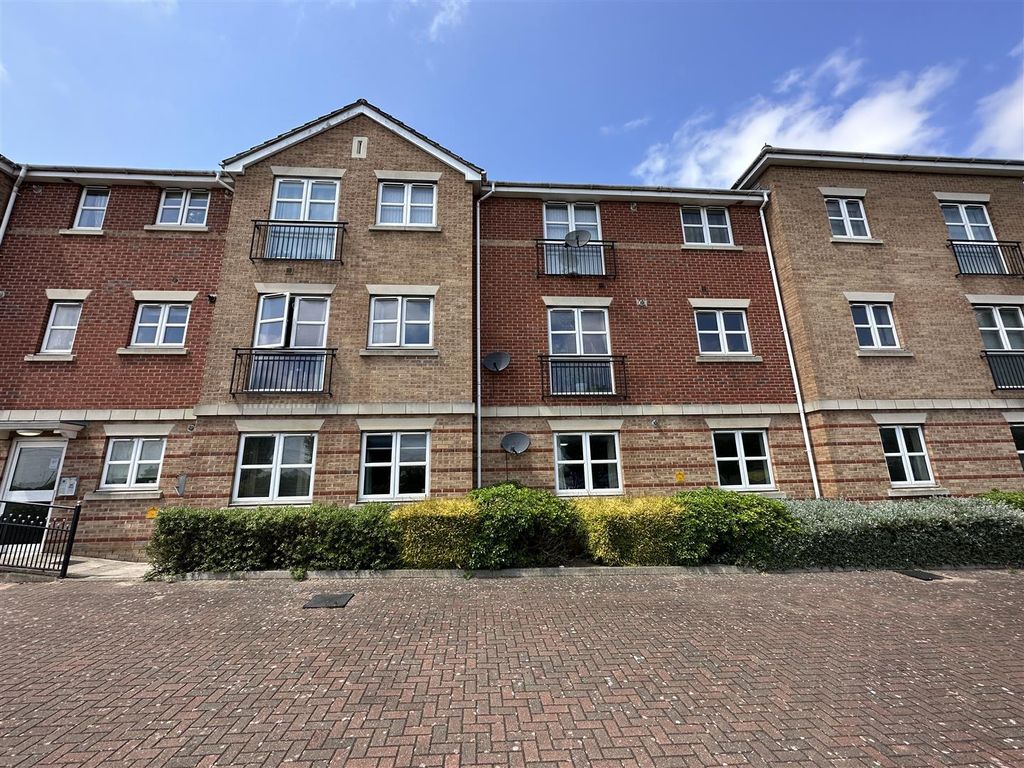 2 bed flat for sale in Fosse Close, Braunstone, Leicester LE3, £75,000