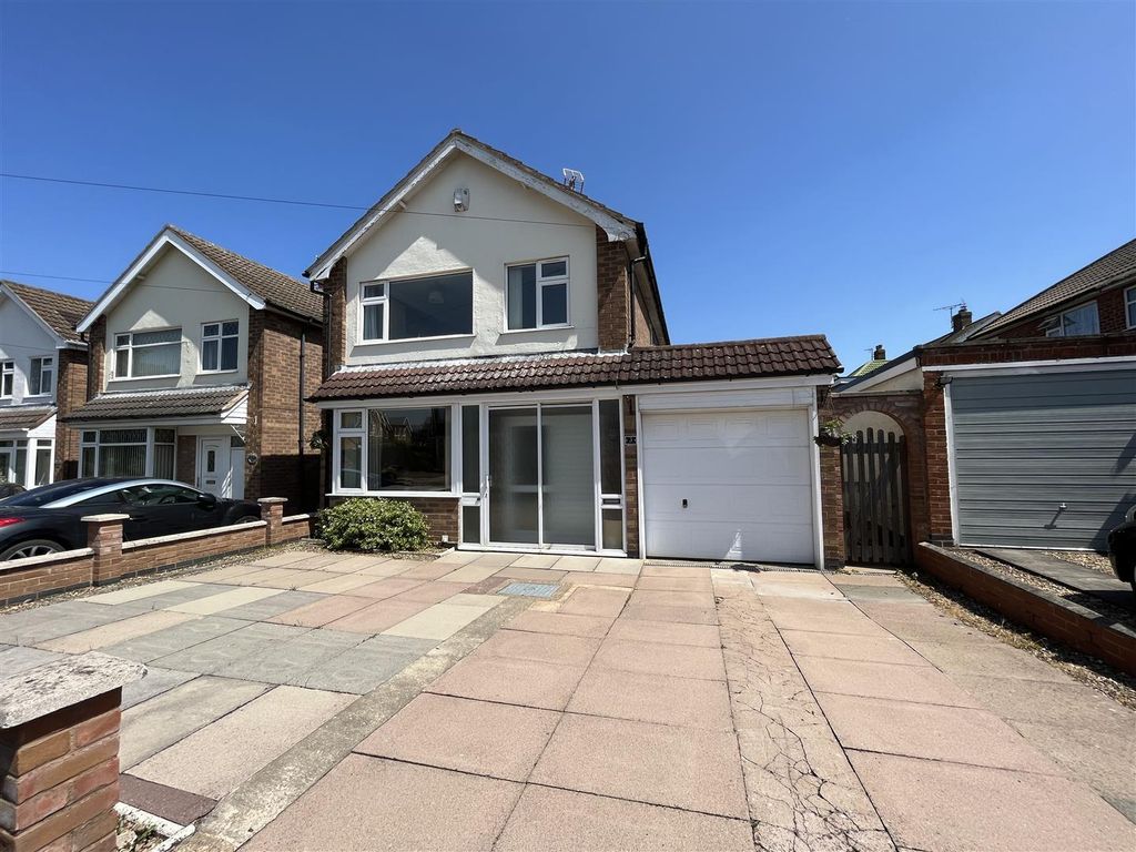 3 bed detached house for sale in Walnut Way, Blaby, Leicester LE8, £300,000