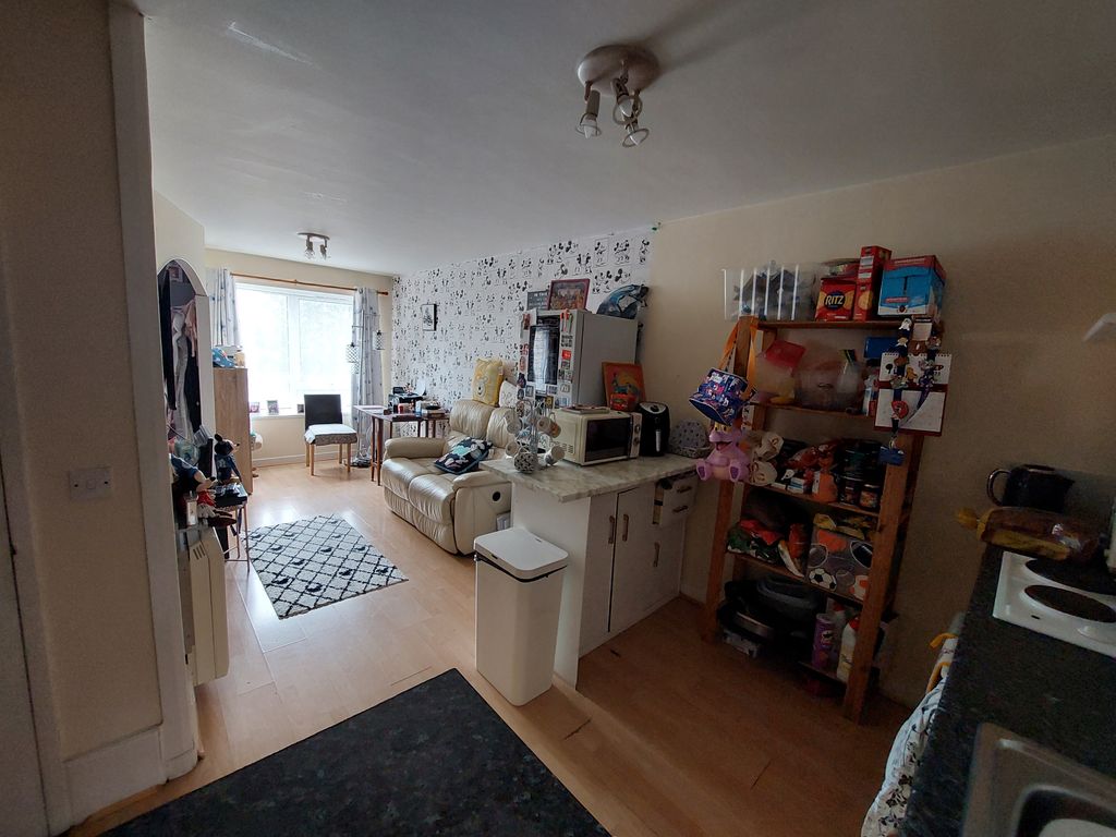 1 bed flat for sale in St. Stephens Close, Southmead, Bristol BS10, £135,000