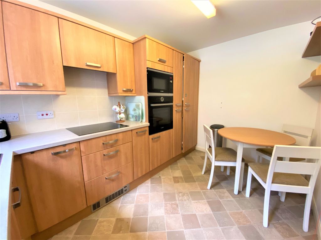 2 bed flat for sale in Arnoldfield Court, Gonerby Hill Foot, Grantham NG31, £132,000