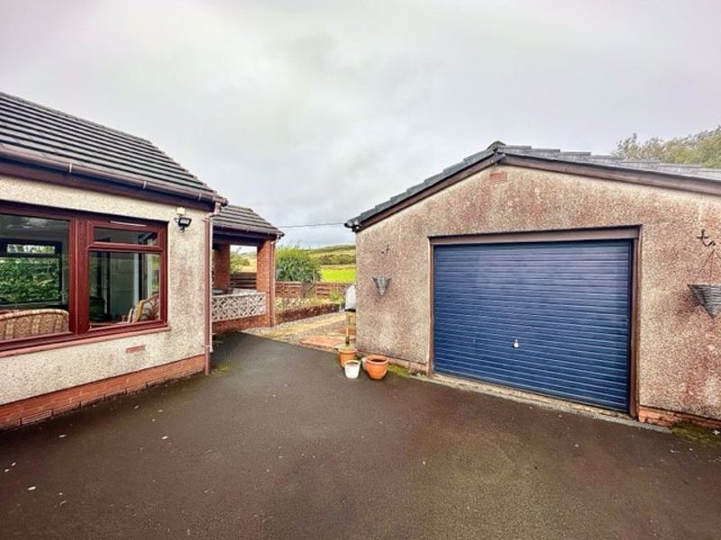 3 bed detached bungalow for sale in Armour Wynd, Dalmellington, Ayr KA6, £195,000