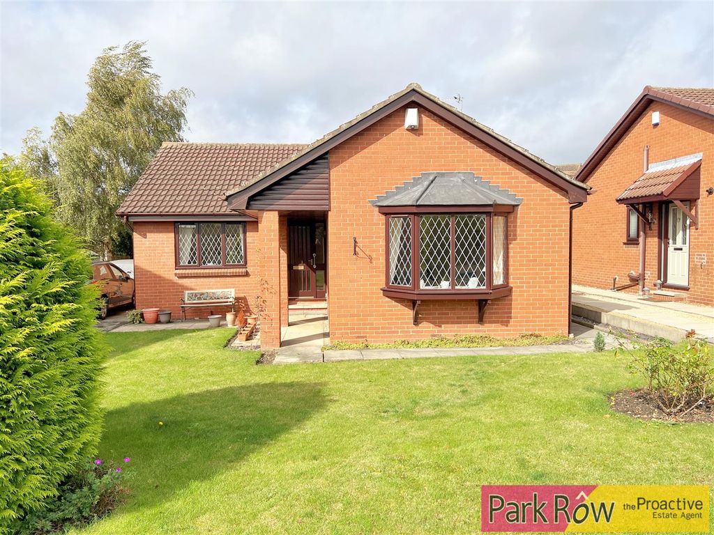 3 bed bungalow for sale in Dale Mews, Pontefract WF8, £270,000
