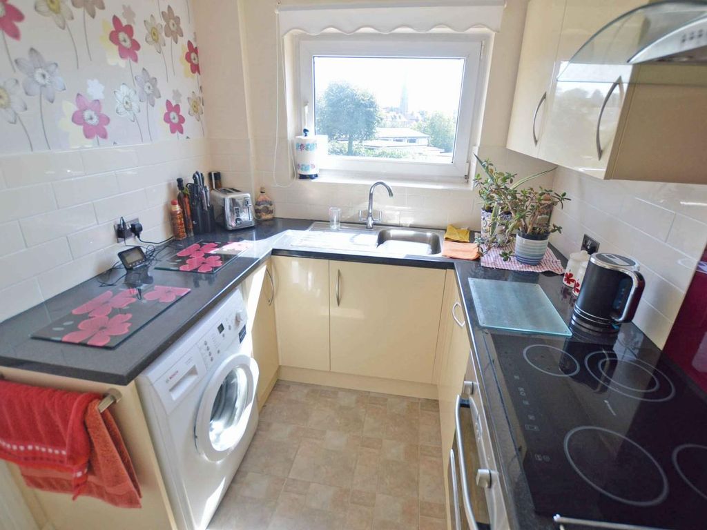 2 bed maisonette for sale in Firs Drive, Rugby CV22, £165,000