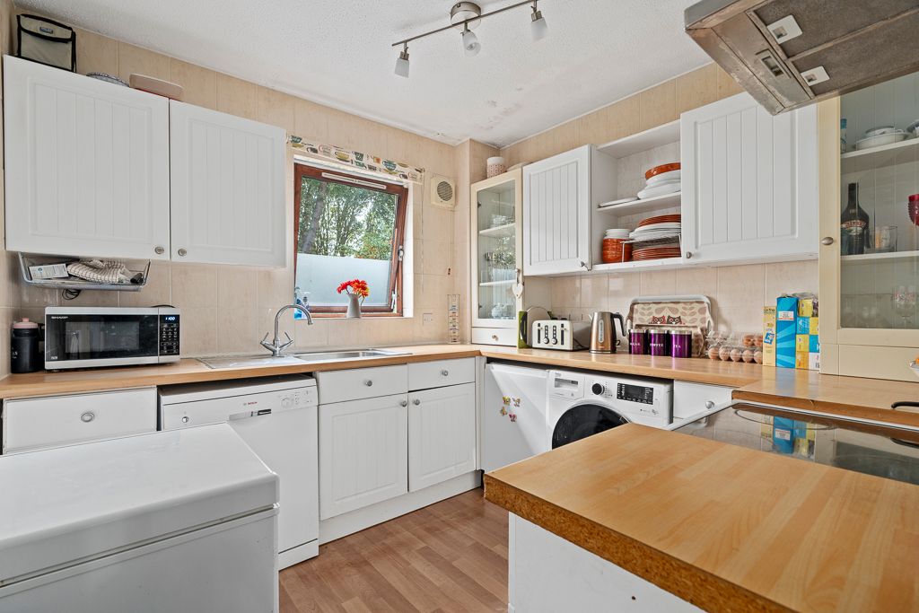 3 bed flat for sale in Victoria Road, Southampton SO31, £250,000