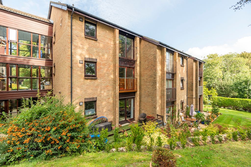 3 bed flat for sale in Victoria Road, Southampton SO31, £250,000