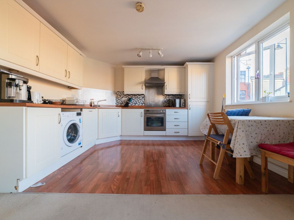 2 bed flat for sale in Burt Place, Cardiff CF10, £160,000