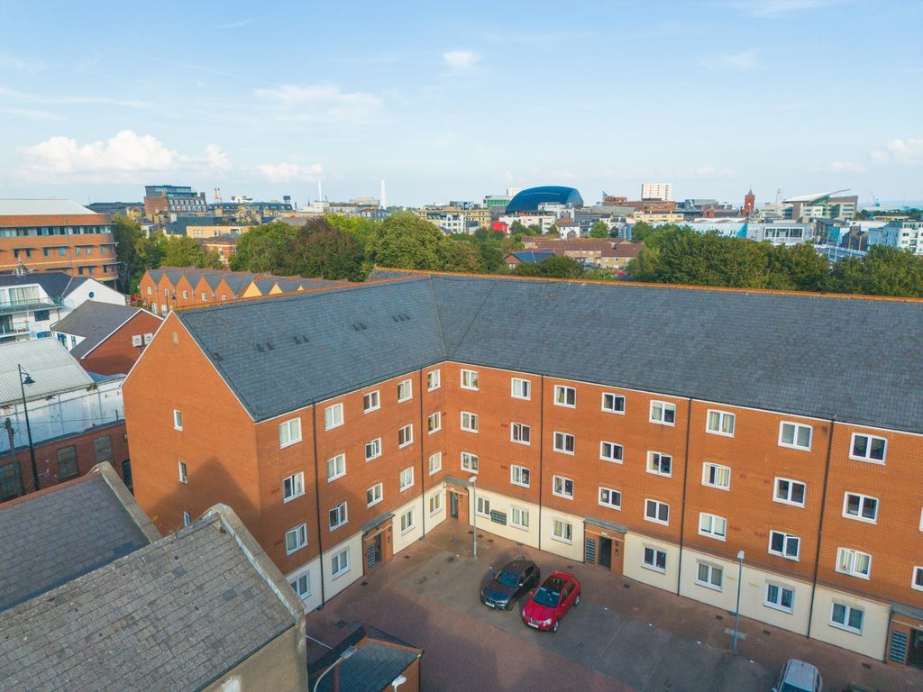 2 bed flat for sale in Burt Place, Cardiff CF10, £160,000