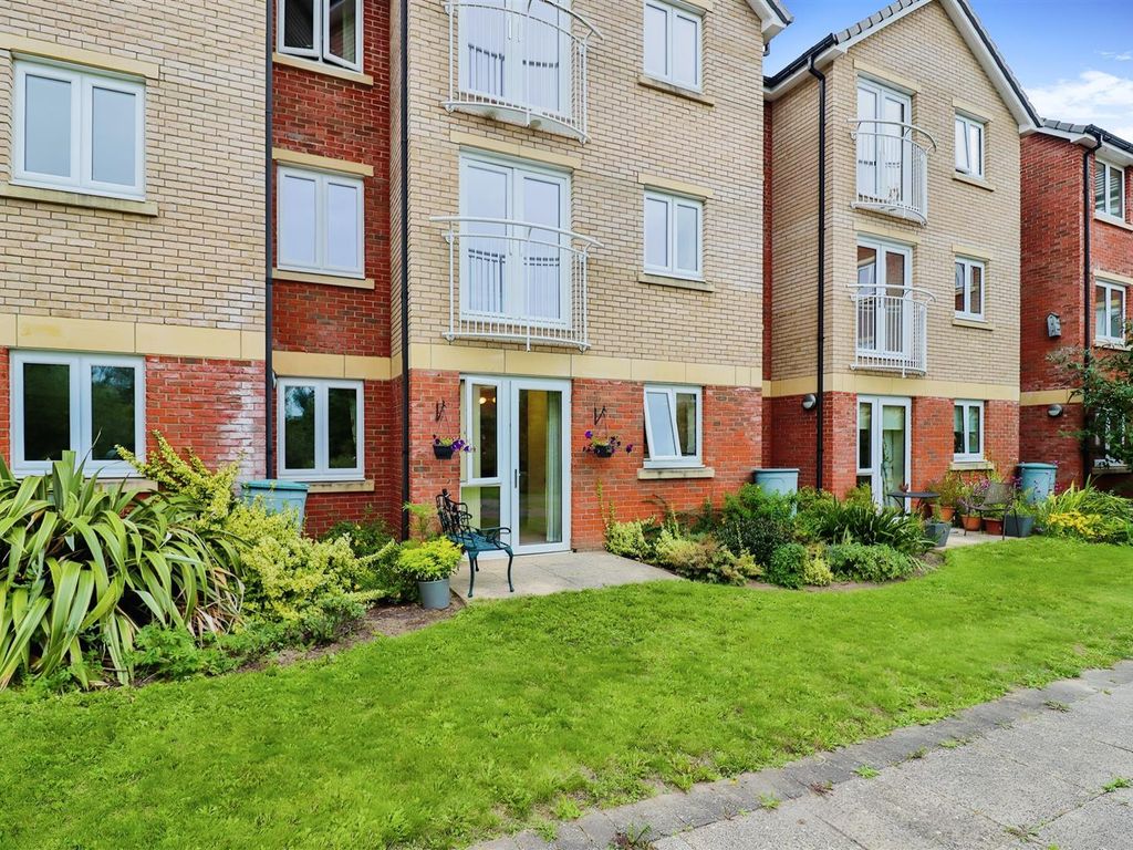 1 bed flat for sale in Booth Court, Handford Road, Ipswich IP1, £155,000