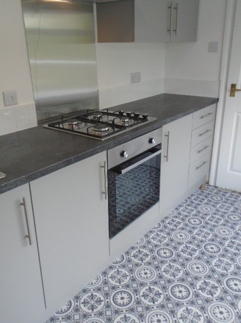 3 bed flat for sale in High Street, Newport NP18, £185,000