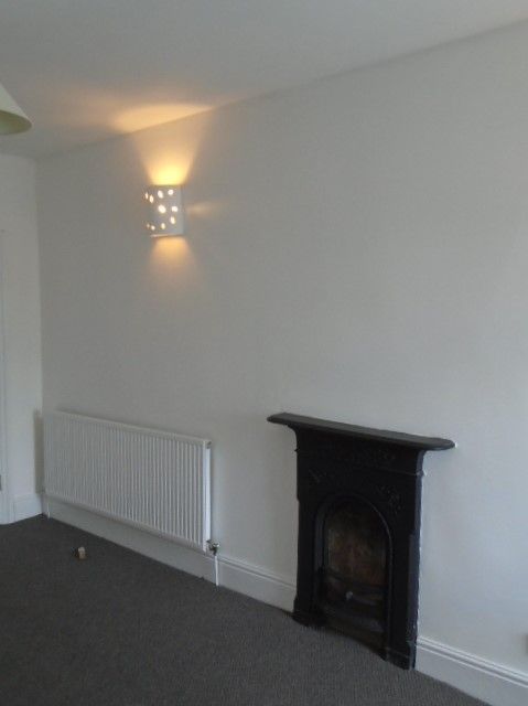 3 bed flat for sale in High Street, Newport NP18, £185,000